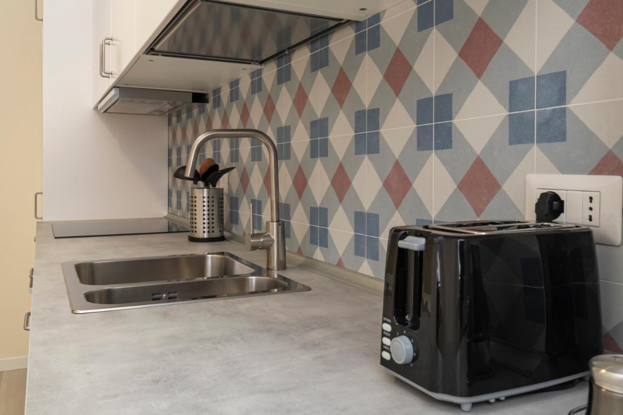 Joivy Modern 2Bed Flat With Balcony, 250M From M5 Foppa And M2 Sant'Agostino Apartment Milan Exterior photo