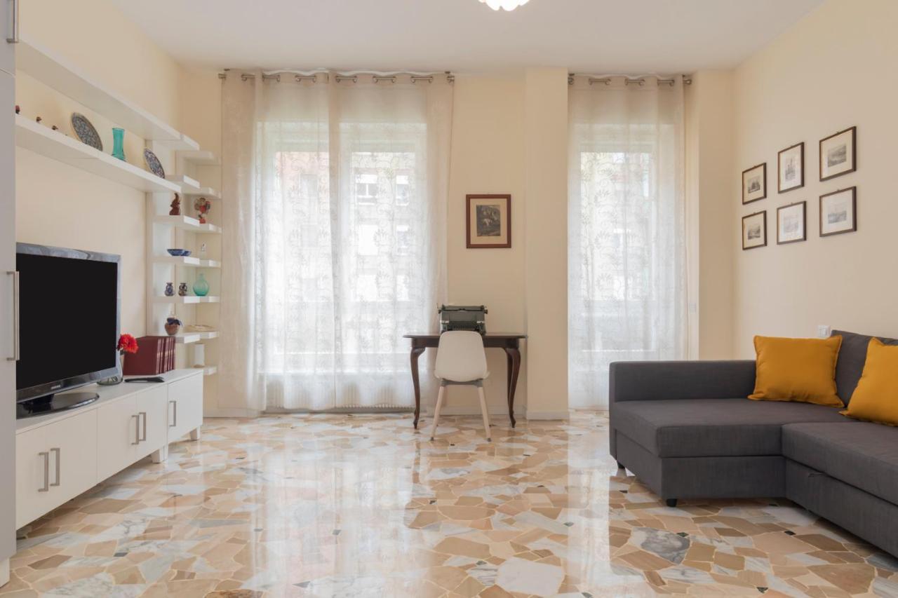 Joivy Modern 2Bed Flat With Balcony, 250M From M5 Foppa And M2 Sant'Agostino Apartment Milan Exterior photo