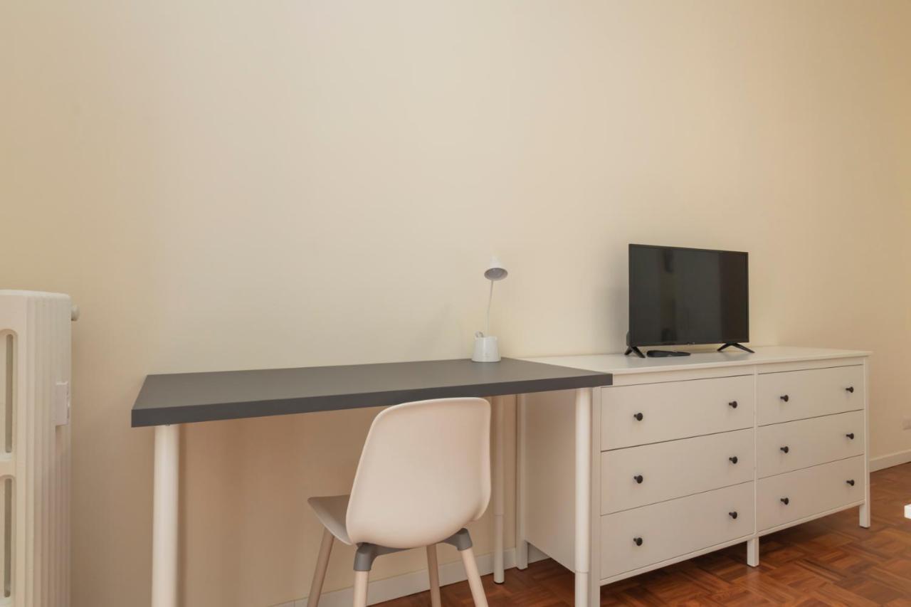 Joivy Modern 2Bed Flat With Balcony, 250M From M5 Foppa And M2 Sant'Agostino Apartment Milan Exterior photo